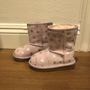 Toddler Uggs size 7 (run small) Light purple with silver stars